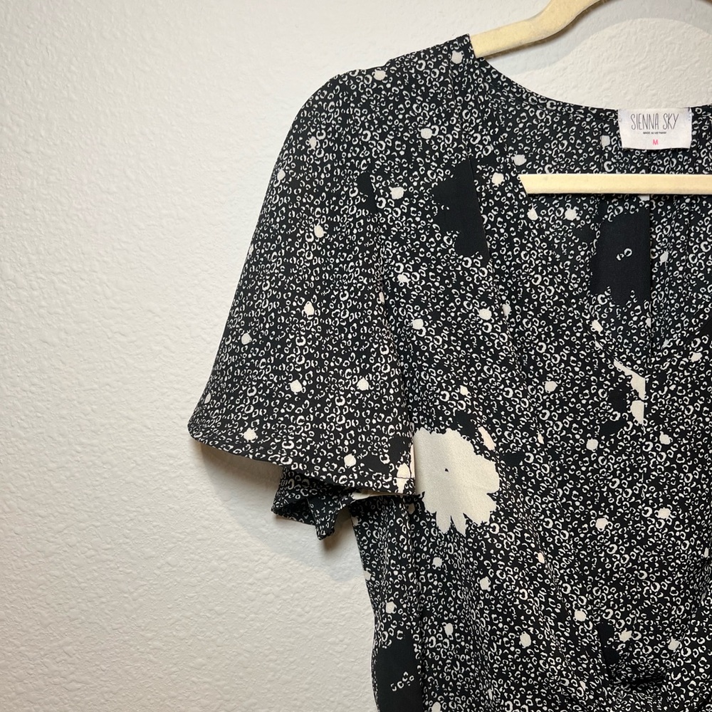 Sienna Sky Women’s Black and White Top Size M - Picture 7 of 9